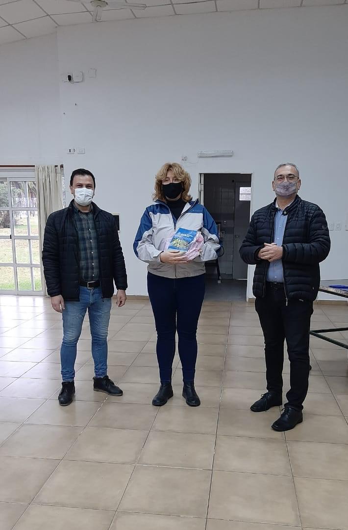 Entrega de semillas julio 2021 a pta comunal de Bauer y Sigel Ana María Cere (1)