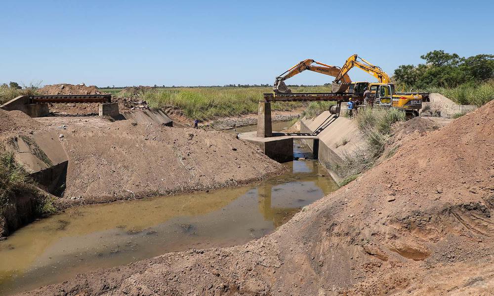 Foto Archivo reemplazo de puente Canal Vila Cululu Cañada Sunchales