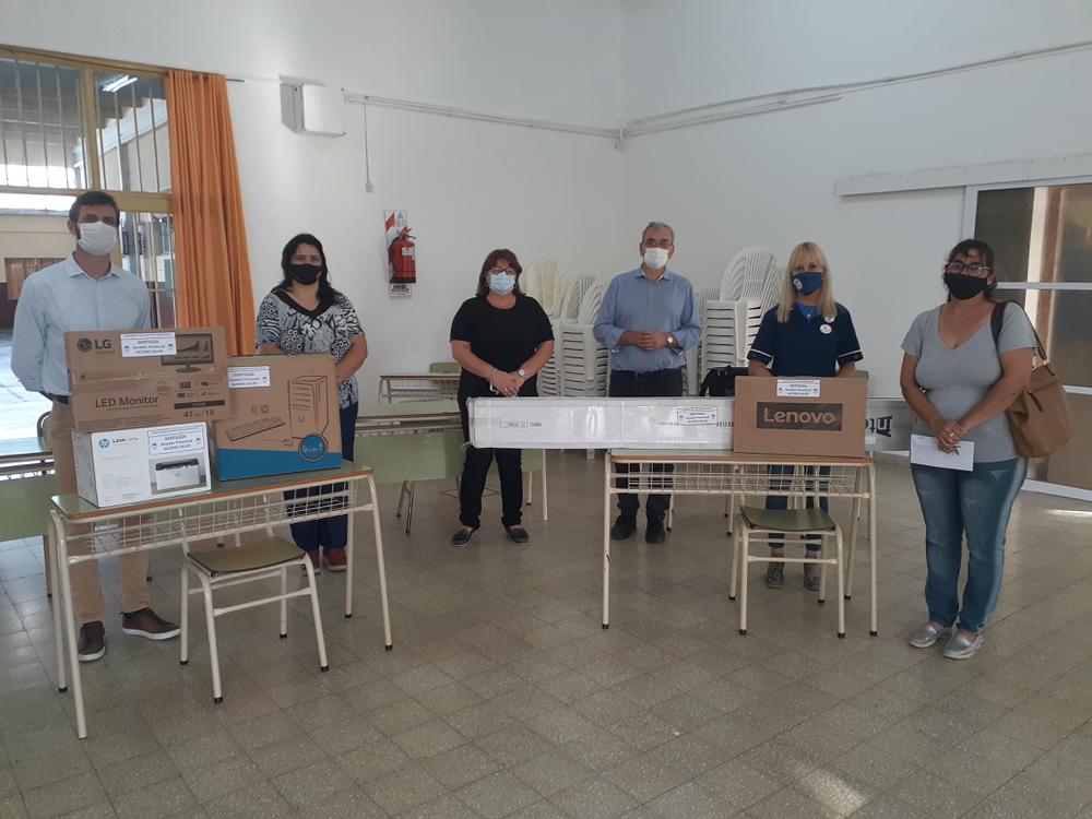 Calvo en San Vicente junto a instituciones