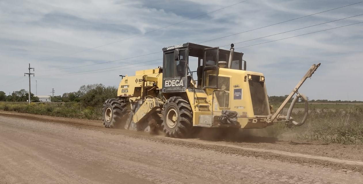 Las primeras máquinas de la empresa EDECA trabajan en movimiento de suelo en Ruta 63 Margarita - María Juana