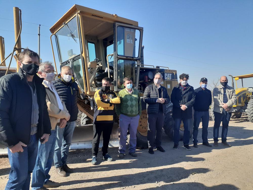 Costamagna y Calvo junto a autoridades locales y productores en Ataliva