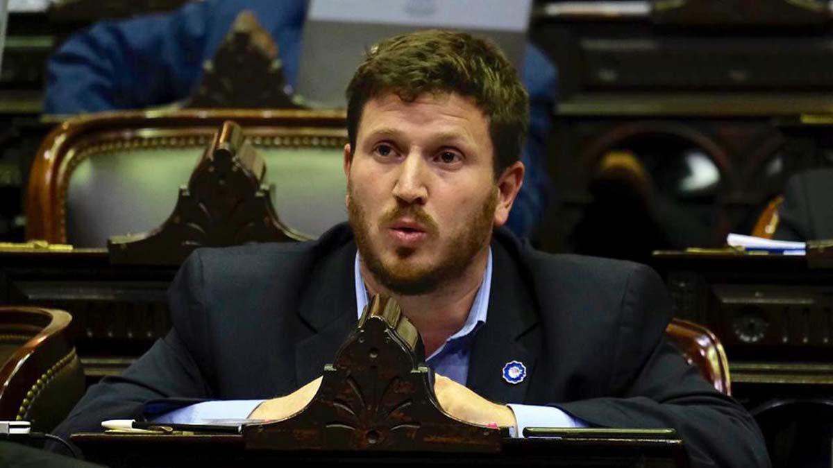 el-diputado-nacional-juntos-el-cambio-federico-angelini-presento-el-proyecto-dias-iva