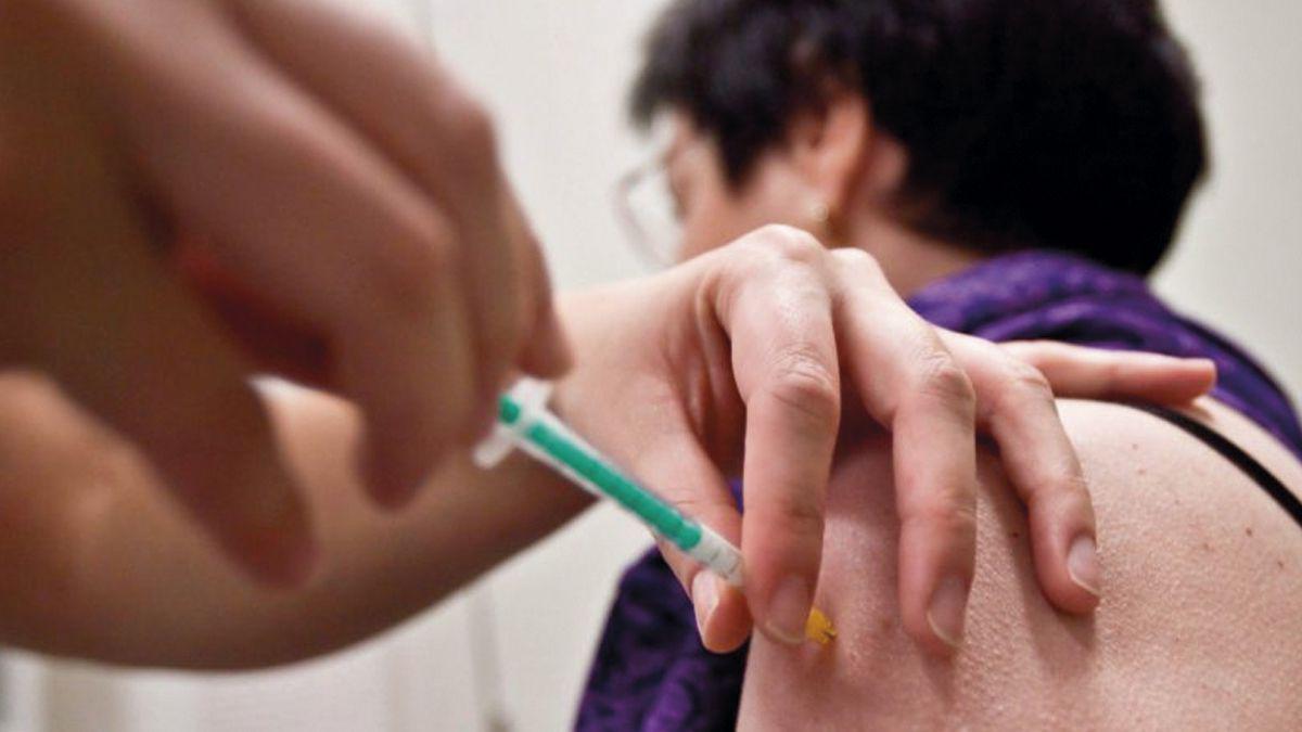 las-vacunas-pfizer-estan-aprobadas-adolescentes-y-son-claves-inmunizar-este-grupo-etario