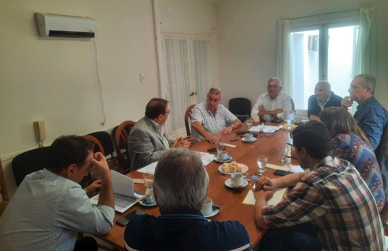 thumbnail_Reuníón José Kerz y senadores - Se firmaran nuevos convenios para viviendas y urbanizaciones