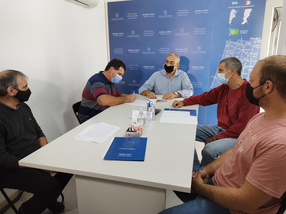Firma de convenio Plan Incluir para obras en club de Santa Clara de Saguier