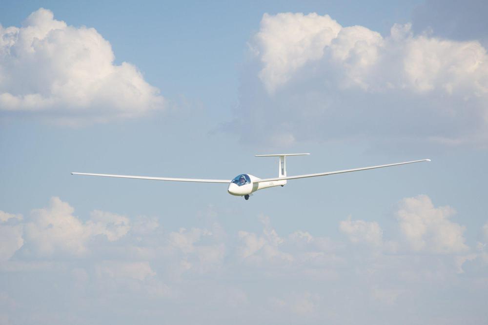 thumbnail_SE INICIA EL CAMPEONATO NACIONAL DE VUELO A VELA RAFAELA 80 AÑOS - 24-11-22 (1)