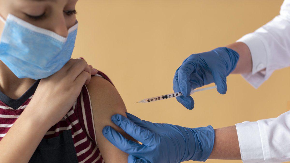 vacunacion-coronavirus-covid-19-ninos-_freepik-_9x16jpg